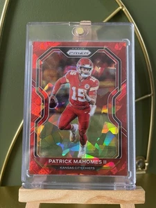 PATRICK MAHOMES 2020 PANINI PRIZM RED CRACKED ICE REFRACTOR HOLO SSP #124 - Picture 1 of 1