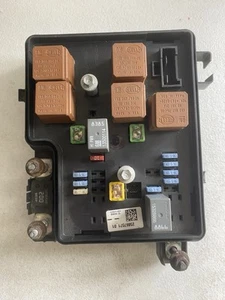 2008 GMC YUKON 6.0 HYBRID FUSE JUNCTION BOX w/LID OEM - Picture 1 of 17