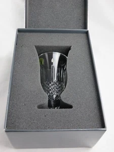 Jarrón de flores cortadas de cristal Waterford ""Feliz cumpleaños"" 7" - en caja - Imagen 1 de 5
