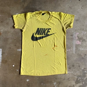 VINTAGE 80s NIKE SWOOSH BLUE TAG T-SHIRT MEN SZ S WHITE TAG PINWHEEL SOFT & THIN - Picture 1 of 14