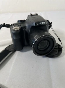Fujifilm FinePix SL300 14.0MP With Strap - Picture 1 of 6