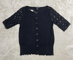 AUGUST SILK top donna blusa piccola nera pizzo floreale manica corta con bottoni - Foto 1 di 9