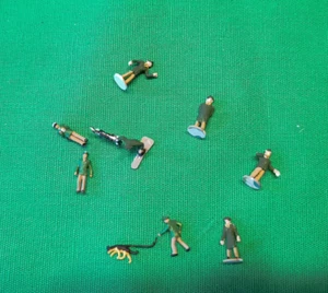 8 Polizisten (davon 2 mit Hund) - Spur N - vermutlich Mertens/Preiser/Faller - Bild 1 von 3