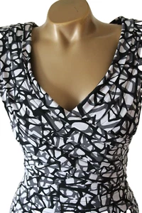 Gina Bacconi Dress Size 12 Stretch Pleated Black Grey White Geo Print Excellent - Picture 1 of 6