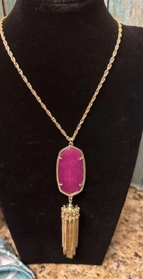 Collar con borla colgante de piedra dorada Kendra Scott Rayne en rosa y oro Foto 1 de 4