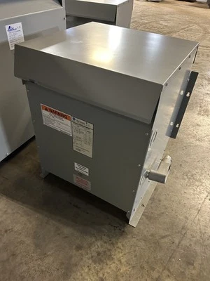 Transformador Allen-Bradley DM027JJ 27 kVA 3PH tipo seco 460 V tipo K AL 176253 Foto 1 de 4