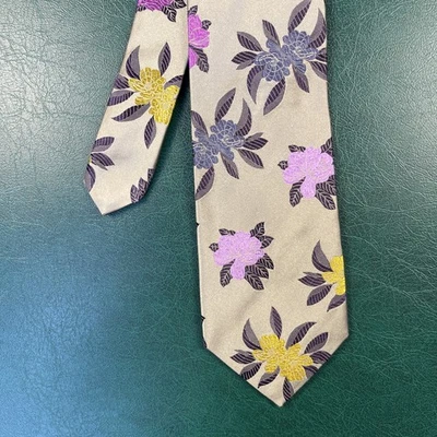 NEW Duchamp London Silk Neck Tie Silver Floral $150MSRP - Image 1 of 4