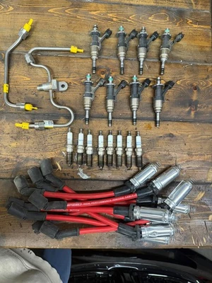 8x Fuel Injectors 12628422 & spark plugs/wires 14-2018 Chevy 6.2 Silverao - Image 1 of 4