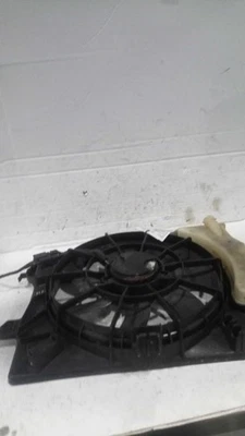 Used Engine Cooling Fan Motor fits: 2016 Hyundai Veloster Fan Assembly w/AC from Foto 1 de 4