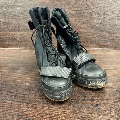 Botas de tacón de combate Converse para mujer talla 7,5 negras plataforma correa con orejetas Foto 1 de 4