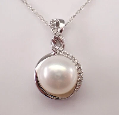 White Gold Diamond and Pearl Pendant Necklace Chain June Birthstone Jewelry - Image 1 of 4