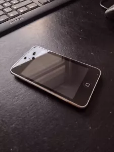 Apple iPod Touch 4. Generation 32GB MP3 Player  - Bild 1 von 2