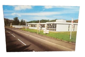 Vintage The Highlander Motel Newtonmore UK Postcard - Picture 1 of 2