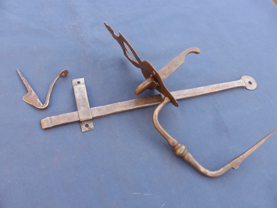 Ancienne Clenche poignée poucier ouvragée Barre 35,5 cm fer forgé mentonnet fer - Photo 1/4