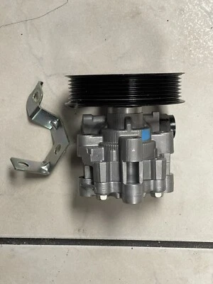 Bomba de dirección asistida Toyota FJ Cruiser 2007-2011 4x4 Foto 1 de 4