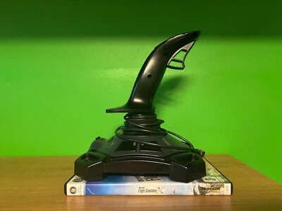 Joystick Logitech Attack 3 y Microsoft Flight Simulator X 2004 paquete de PC - Imagen 1 de 4