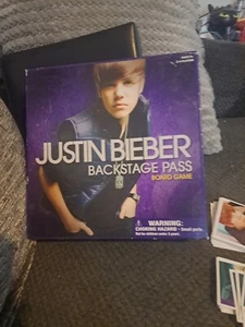 Justin Bieber Backstage Pass Juego de Mesa Completo 2011 Muy Buen Estado Usado - Imagen 1 de 9