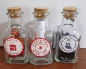 Juego de 3 MINI FRASCOS DE VIDRIO RELLENOS DE REGALO ~Regalos, Carbón, Lista de deseos de Navidad - Imagen 1 de 7