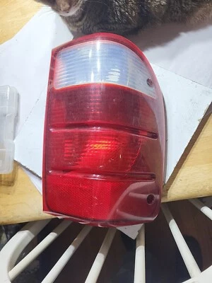 Ford Ranger 2001-2005 - Luz trasera Rh lateral de paso, sin bombilla(s) - transparente y rojo Foto 1 de 4