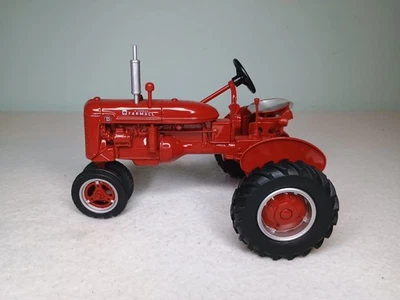 ERTL 1:64 Scale McCormick FARMALL "B" Display Only - Image 1 of 4
