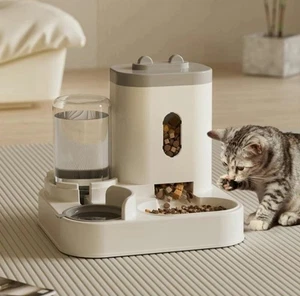 Automatischer Futter- und Wasserspender für Hunde und Katzen - Bild 1 von 6