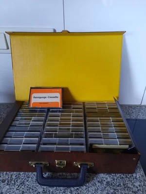 Kassettenkoffer 3/3, Vintage, Kassetten Konvolut, dazu 30 Stück MC Tape Retro  - Bild 1 von 4