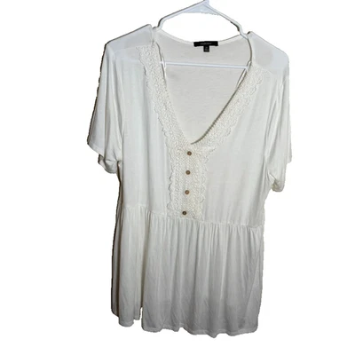 Ambiance T 恤女式 2X 象牙色面霜 V 领短袖波西米亚休闲衬衫 — 第 1/4 张图片