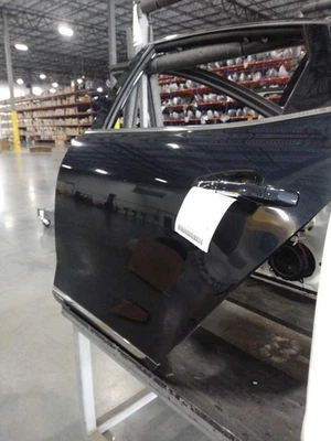 Used Rear Left Door Assembly Rear Side fits: 2017 Kia Cadenza w/rear window suns - Изображение 1 из 4