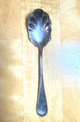 Antiguo C.B. Cuchara de azúcar enchapada en plata Barker diseño ostra 5,5" Foto 1 de 4
