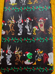 LOONEY TUNES BUGS BUNNY ~ GREEN & BLACK ~ MENS CHRISTMAS TIE ~ 58" - Picture 1 of 2