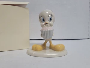 Lenox Classics Figurine "A PRESENT FROM TWEETY" Tweety Bird Figurine February - Picture 1 of 16