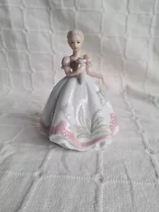 SBL - Regal House Collection - Lady With Pink Rose - Figurine Collectable - Picture 1 of 6