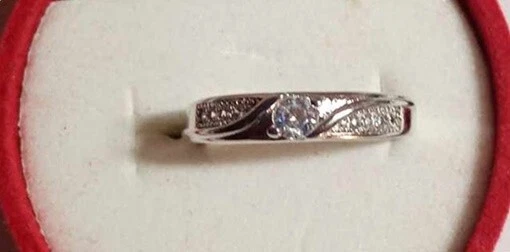 ANELLO IN ARGENTO 925 CON DIAMANTE IN MOISSANITE E ZIRCONI MISURA REGOLABILE - Immagine 1 di 1