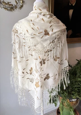 ANTIGUO CHAL FRANCÉS DE SEDA BLANCA PINTADO A MANO DE LA DÉCADA DE 1920 - FLECOS DE 8", EXQUISITO 39" SQ Foto 1 de 4