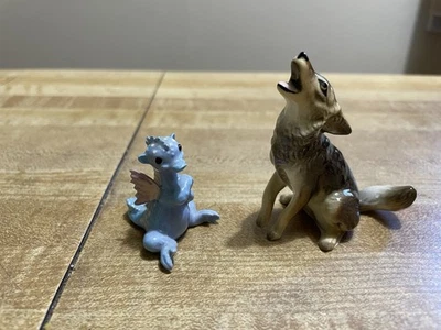 Hagen Renaker 1986 mini dragón azul y lobo aullador lote de 2 Foto 1 de 4