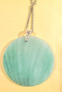 Colgante de jade verde usado cadena no dorada - Imagen 1 de 11
