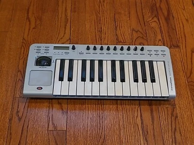 Novation ReMote 25 LE No Power Cord Clean Battery Compartment  - Image 1 of 4