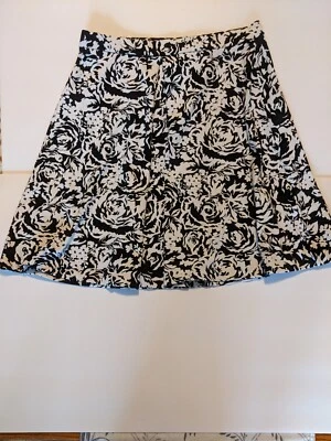 Falda Adrienne Vittadini Talla M Negra Blanca Estampado Floral Línea A Plisada Para Mujer Foto 1 de 4