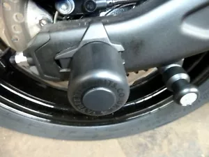 KAWASAKI Z650 2017-2021 PROTEZIONE ANTIURTO DISCHI RUOTA POSTERIORE MANOPOLE CURSORI RISPARMIATORI - Foto 1 di 9