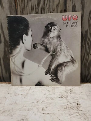 UFO - No Heavy Petting LP Chrysalis CHR 1103 1976 Pressing Green Label (C311) - Imagem 1 de 4