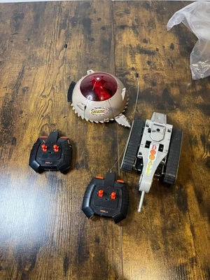 HASBRO TIGER 2 RC Battlebots DOOALL vs. BLENDO Custom Series ~ 2001 Vintage - Image 1 of 4