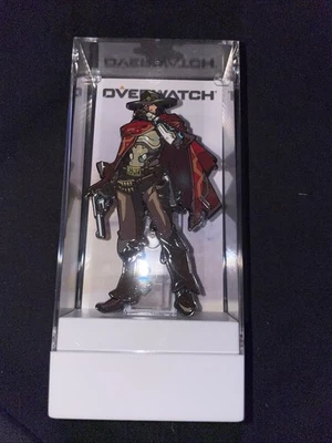 Figura coleccionable Overwatch McCree en vitrina Foto 1 de 2