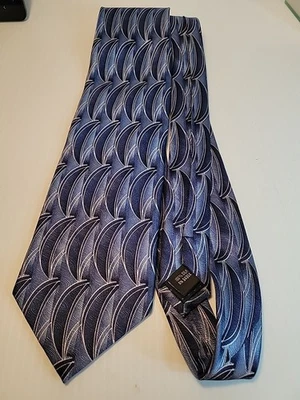IRVINE PARK Geometric Hand Made Silk Tie Classic Blue . 59 1/2 in long - Image 1 of 4