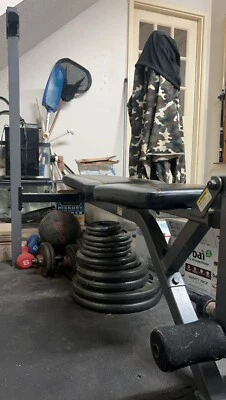 Juego de press de banco y banco para gimnasio en casa. Placas de peso y barra con estante Foto 1 de 4