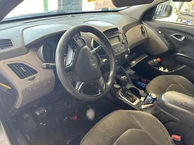 Puerta trasera izquierda vidrio usado se adapta a: Toyota Corolla L. 2011 construido en América del Norte Foto 1 de 4