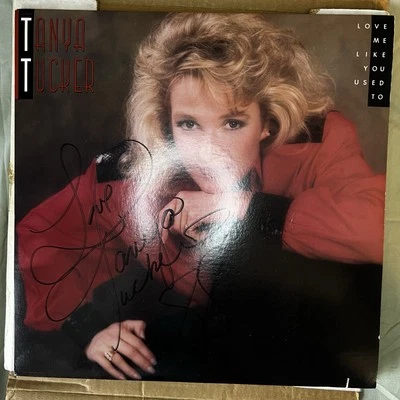 Signed Tanya Tucker Album- Vinyl “Love Me Like You Used To” Foto 1 de 4