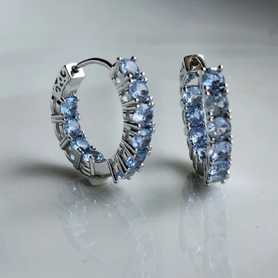 Pendientes de zafiro azul claro de 3,5 mm en el interior exterior de 1"" con piedras preciosas chapadas en oro blanco Foto 1 de 2