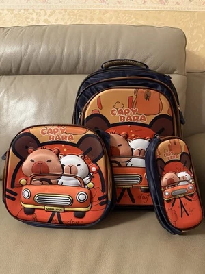 Conjunto de Mochila Capivara 16” 3 Peças com Luz-Marinha (Mochila + Lancheira + Estojo de Lápis) - Imagem 1 de 3