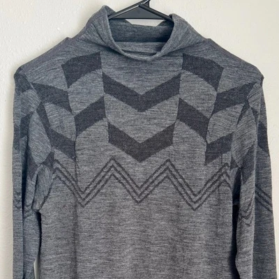 Top túnica pulóver manga larga cuello embudo mezcla lana Athleta gris geométrico L Foto 1 de 4