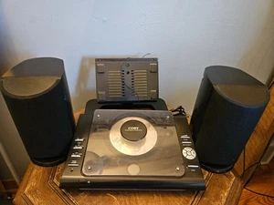 Mini CD Sistema Estéreo Radio AUX Coby CX-CD377 con Soporte Sin Control Remoto/Altavoces PROBADO - Imagen 1 de 4